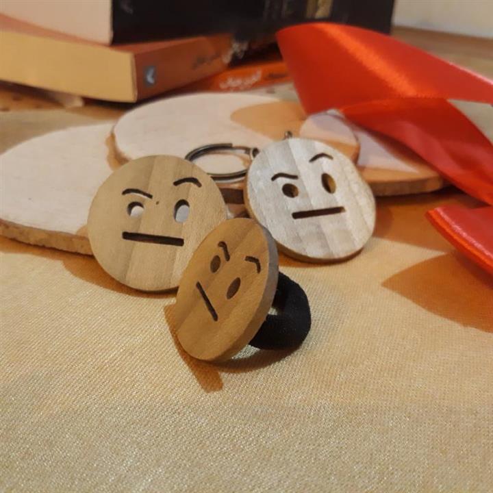 ست دستساز  جا سوئیچی و پیکسل و کش مو چوبی طرح ایموجی-6